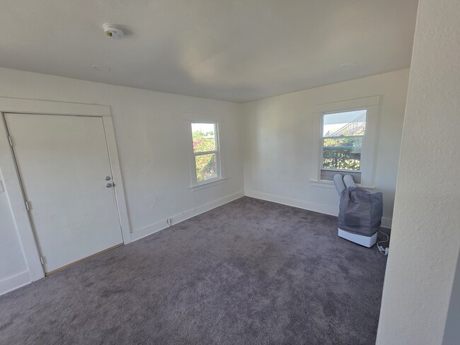 Building Photo - 1008 S Highland Ave