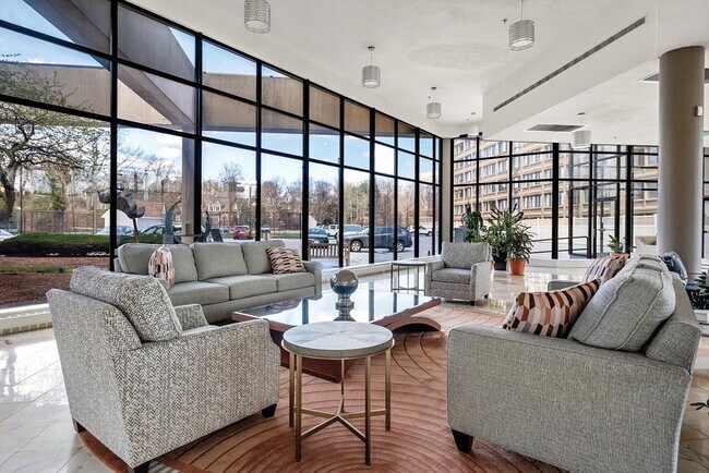Foto del edificio - 250 Hammond Pond Pkwy