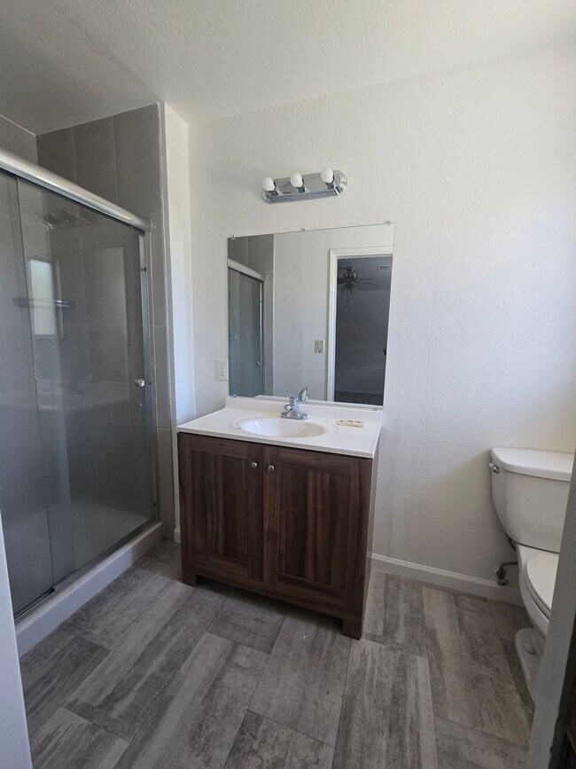 Foto del edificio - 3 BR 2 BA Available Now
