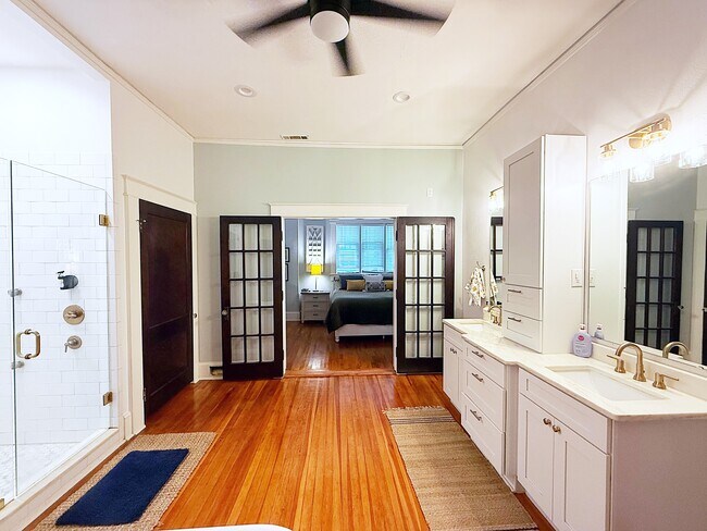 Building Photo - 205 Russell St