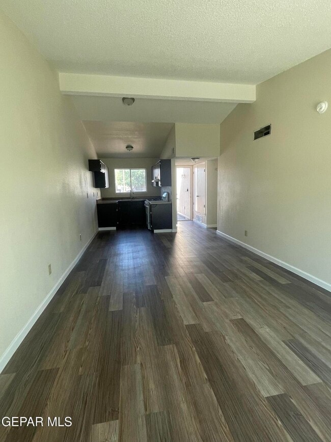 Building Photo - 866 Barandal Dr