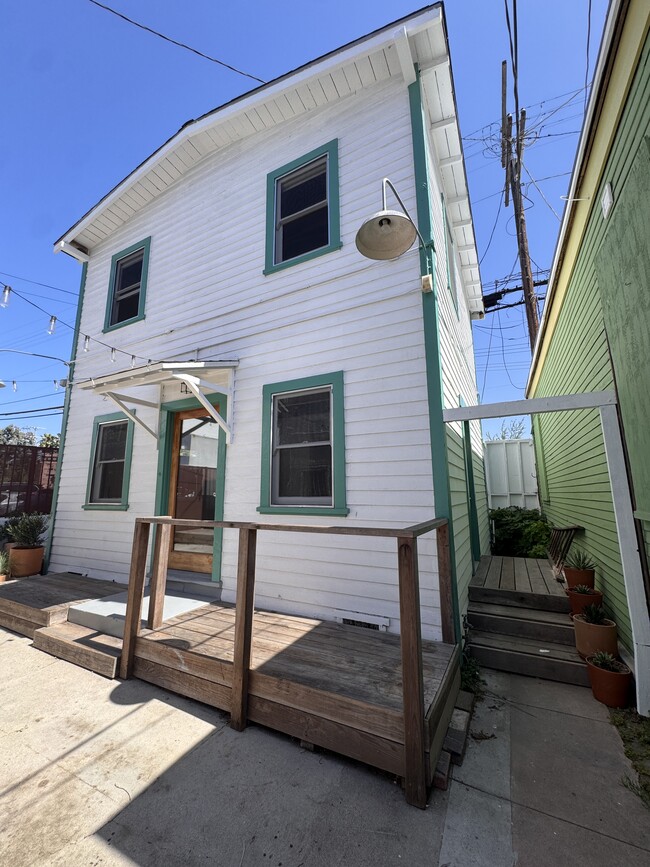 Building Photo - 1413 Abbot Kinney Blvd
