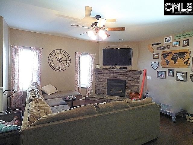 Building Photo - 613 N Summers Way