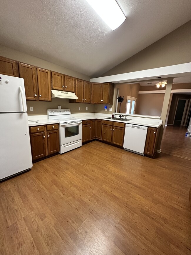 Building Photo - 499 Sivley Rd