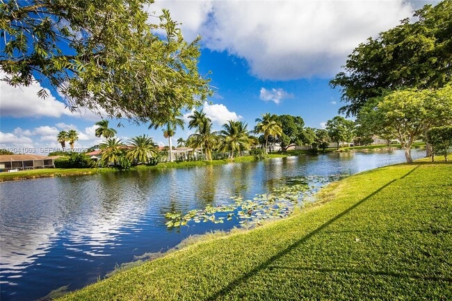Foto del edificio - 16641 Royal Poinciana Dr