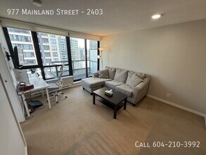 Building Photo - 977 Mainland St