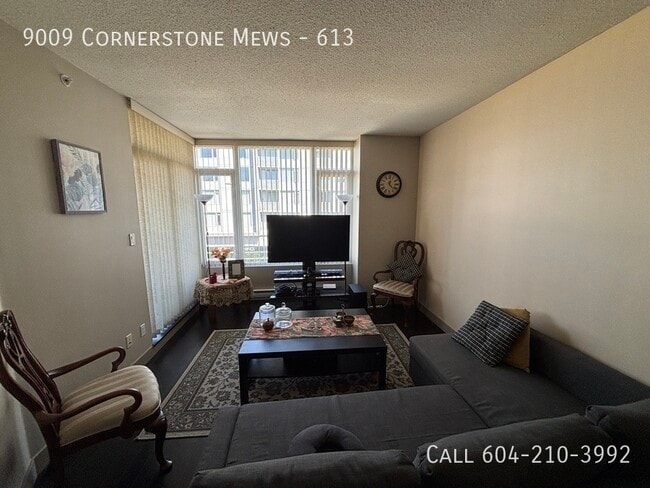 Photo du bâtiment - Furnished Condo Steps from SFU