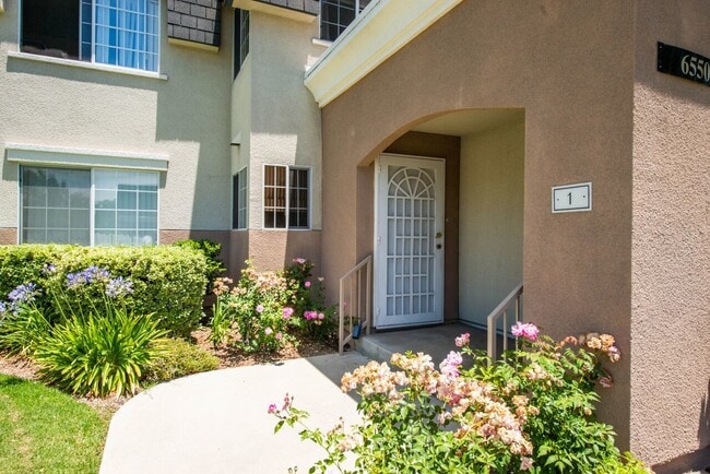 Building Photo - Briarcliffe Townhouse Updated Inside and Out