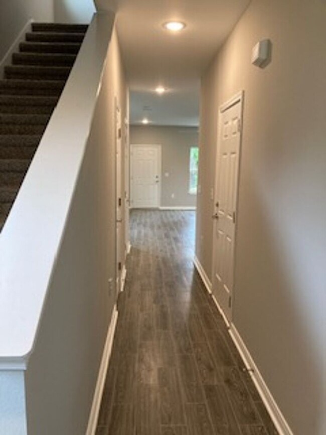 Foto del edificio - Brand New Built- 3 Bedroom 2.5 bath townhome.