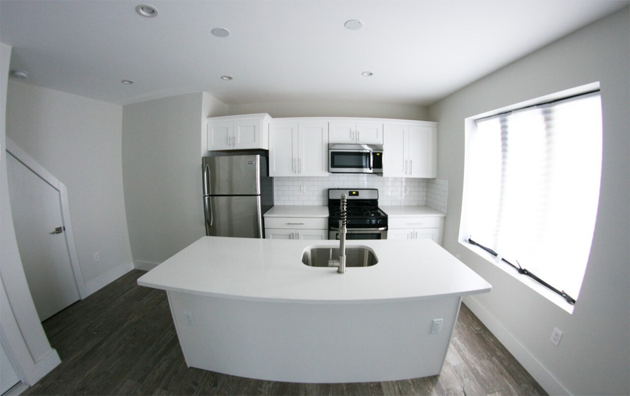 Spacious Kitchen - 736 E 23rd St