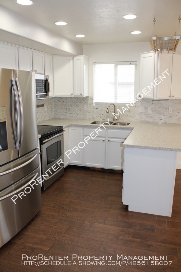 Foto del edificio - Spacious 4 Bed, 3.5 Bath Clinton Home
