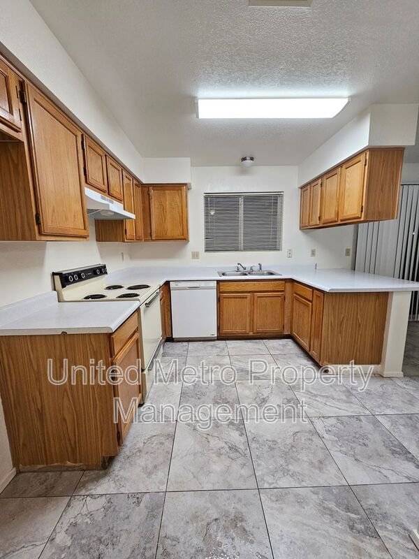 Foto del edificio - 8832 W Golden Ln