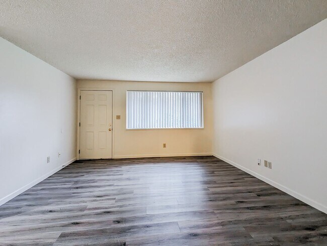 Building Photo - 15817 Manor Way