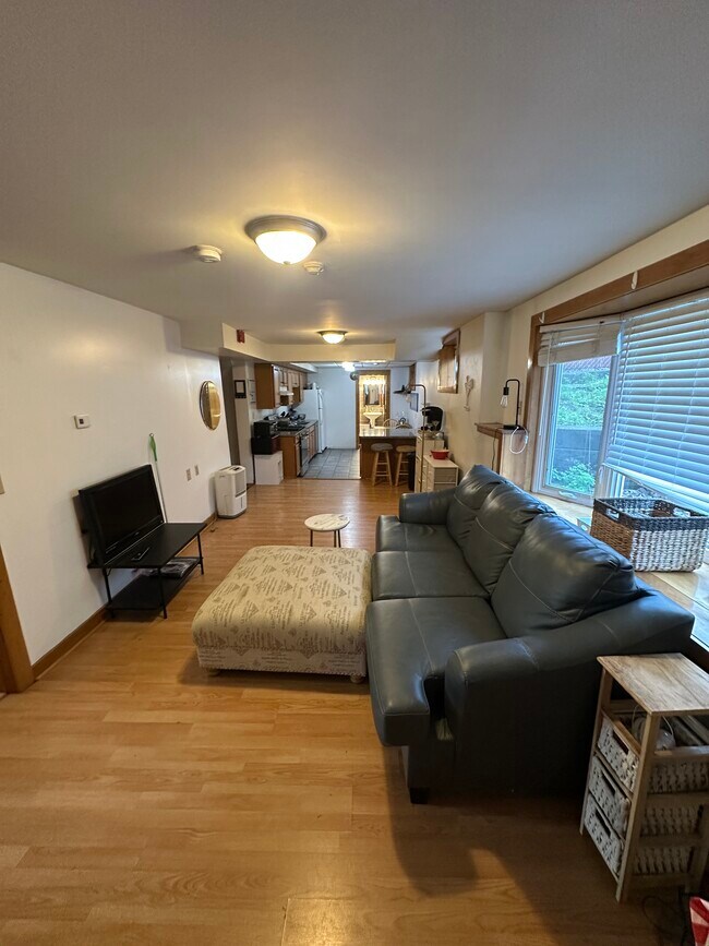 Foto del edificio - All-Inclusive Living in Collegetown!