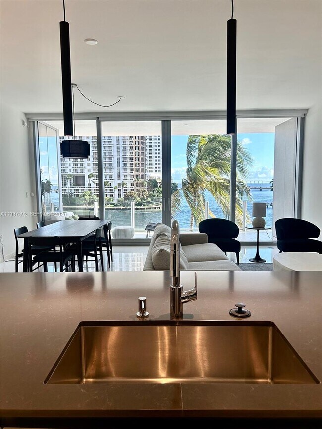 Foto del edificio - 300 Biscayne Blvd Way
