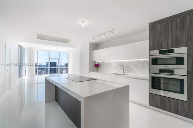 Foto del edificio - 851 NE 1st Ave