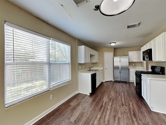 Foto del edificio - 8915 Chisholm Wood Ln