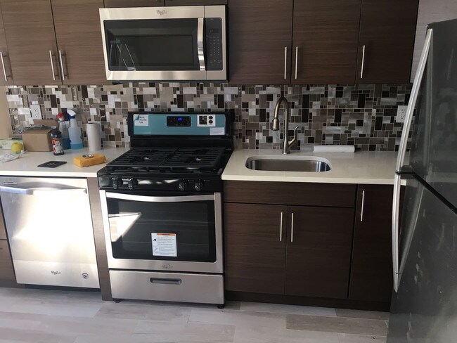 Foto del edificio - 6620 Laurel Hill Blvd