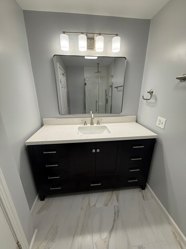 Building Photo - 1907 Mentor Ave