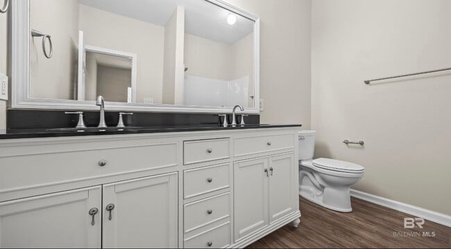 Building Photo - 525 W Rose Ave