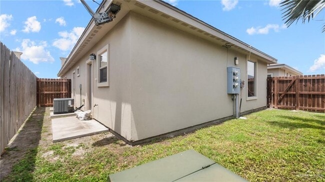 Building Photo - 18 Taxco Ct