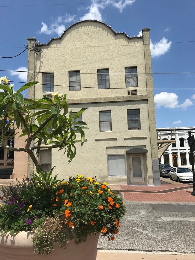 206 S Market St, Brenham, TX 77833 Apartments Brenham, TX