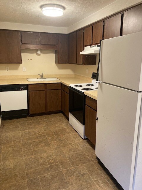 Foto del edificio - 643 Kennedy Dr