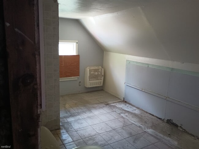 Building Photo - 3 br, 2 bath House - 1217 South Carrol Avenue