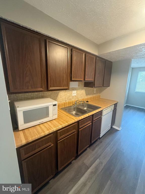 Foto del edificio - 5752 Charstone Ct