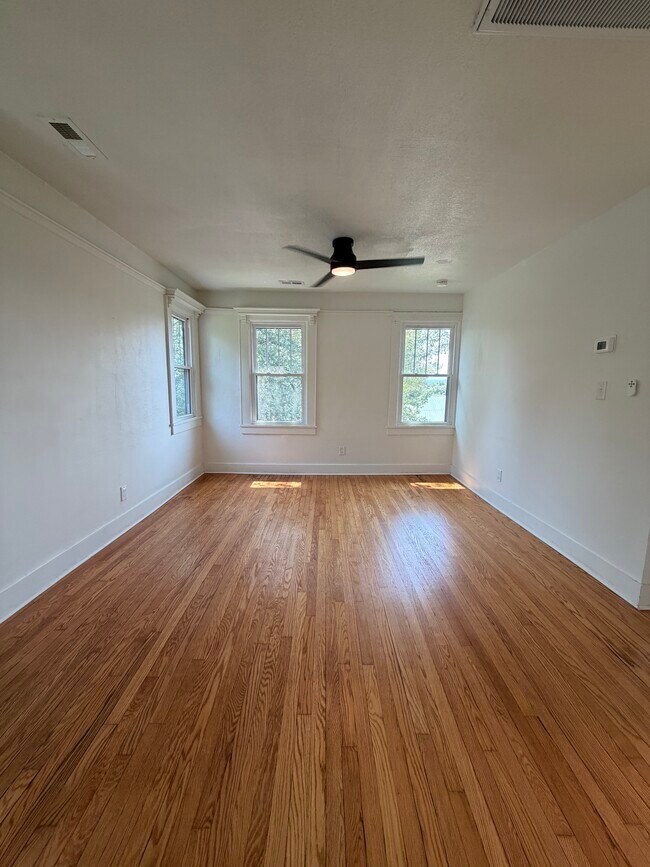 Foto del edificio - 319 E Scott Ave