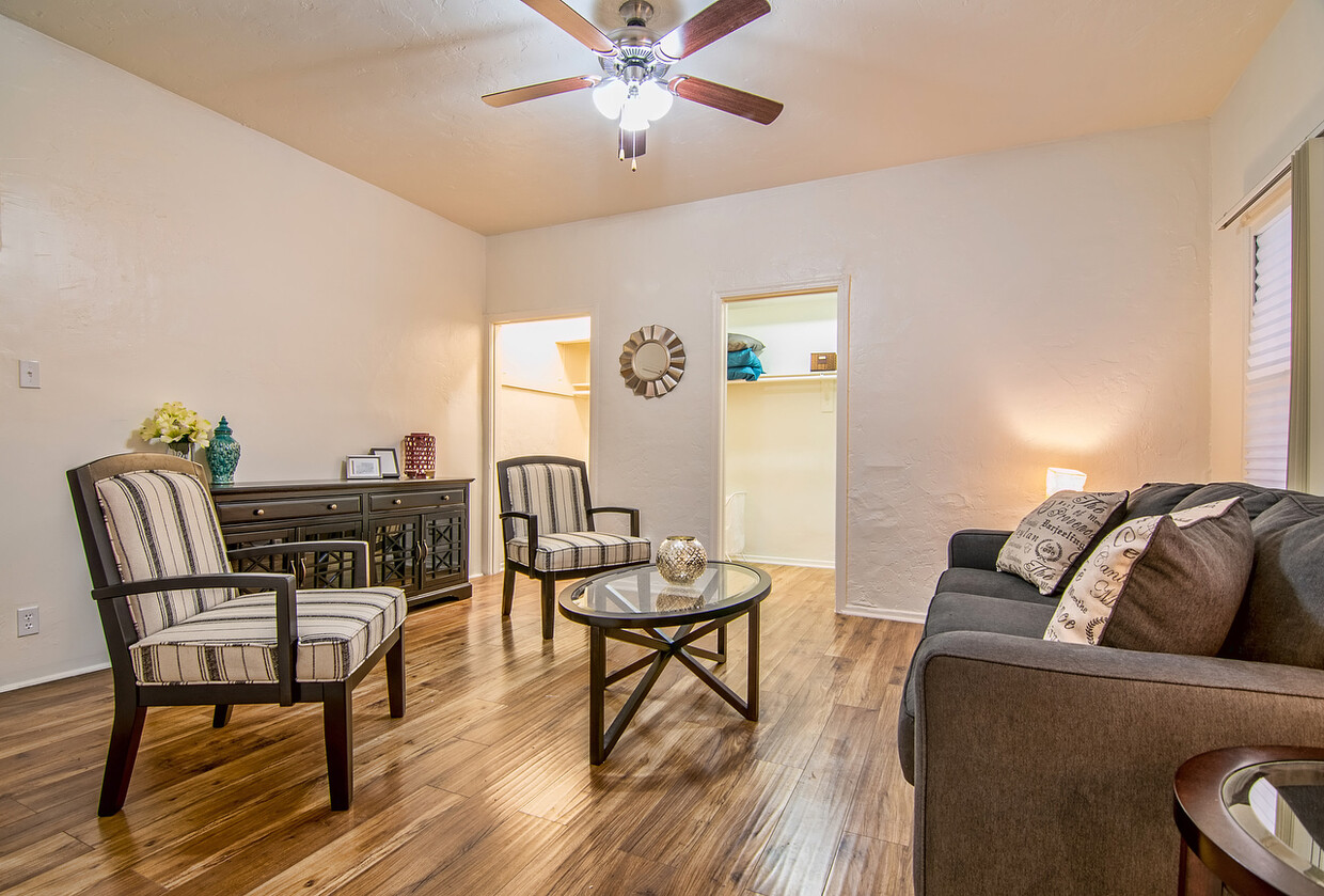 Foto principal - 5233 Monte Vista St Los Angeles CA 90042