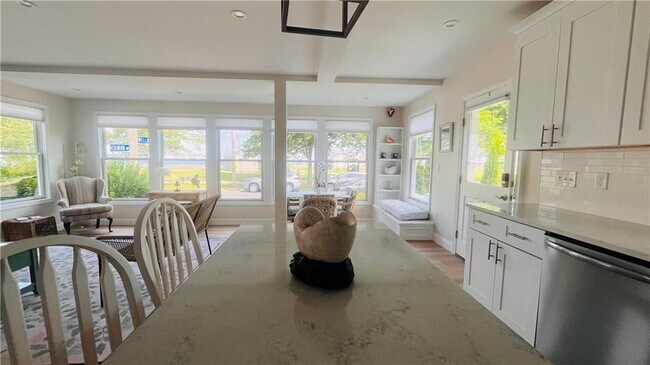 Building Photo - 115 Wellington Ave