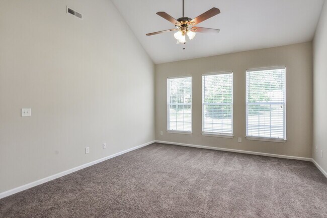 Building Photo - 802 Shefford Town Dr