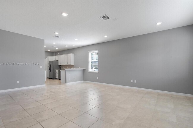 Foto del edificio - 1240 Eucalyptus Dr