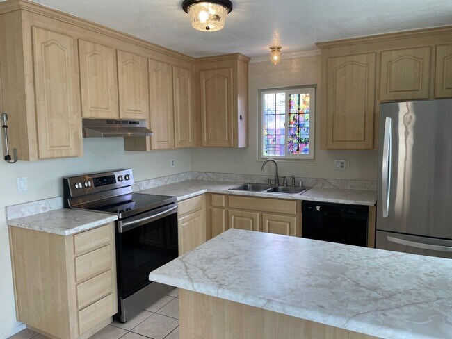 Building Photo - Blossom Valley Home