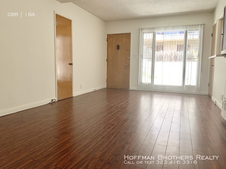 Primary Photo - 1218 S Barrington Ave