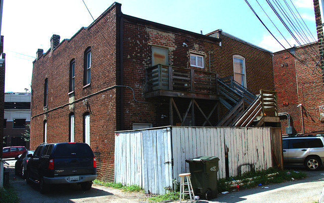 Building Photo - 1112-1114 W Cary St