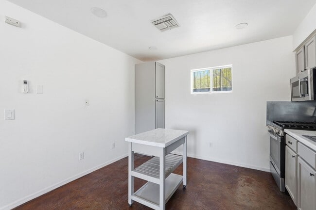 Foto del edificio - 1226 E Elm St