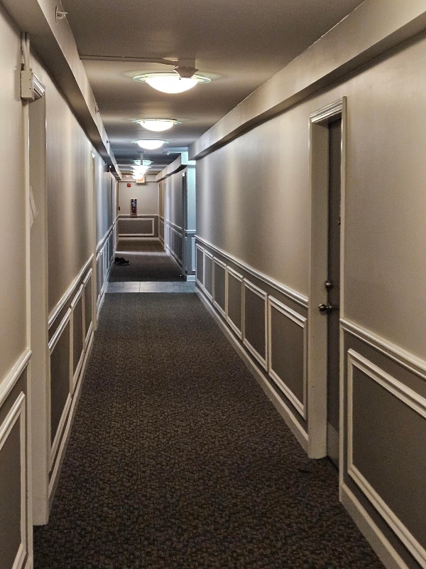 Foto del edificio - 9445 Kenton Ave