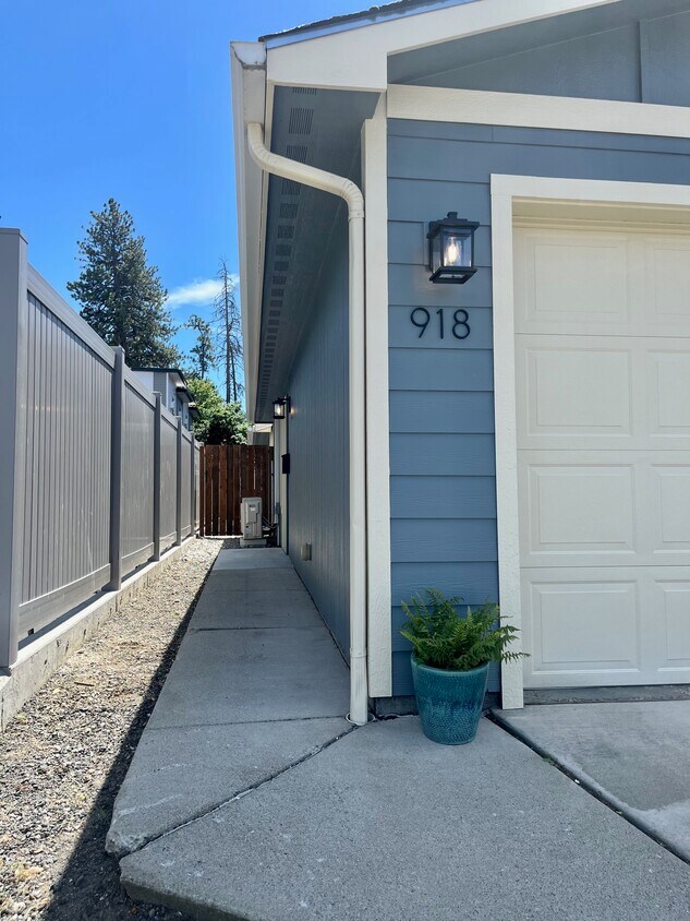 Foto principal - 918 E 5th Ave