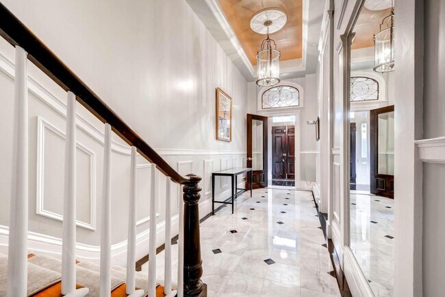 Entrada de mármol - 708 Park Ave
