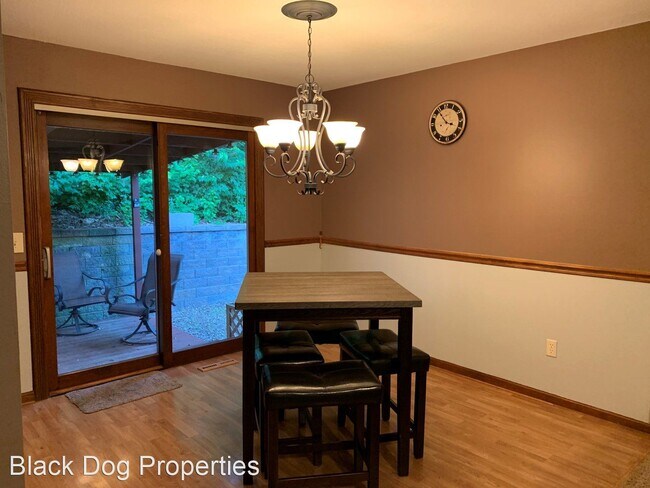 Building Photo - 3 br, 3 bath House - 705 Canyon Drive