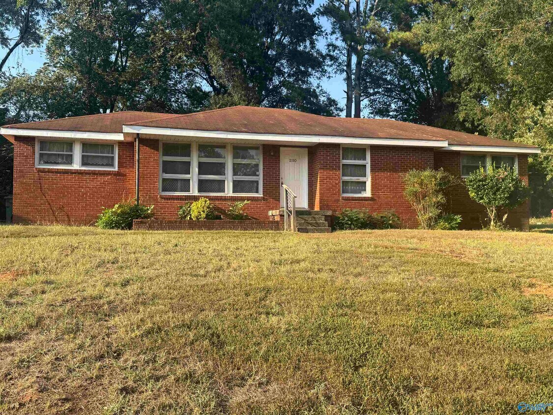 Foto principal - 2110 Phillips Rd NW