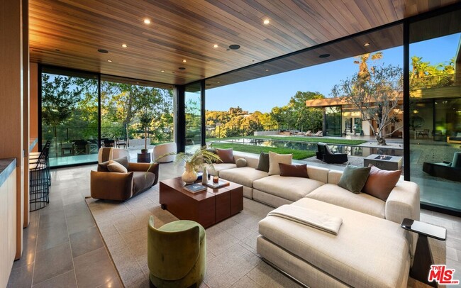 Foto del edificio - 9705 Oak Pass Rd
