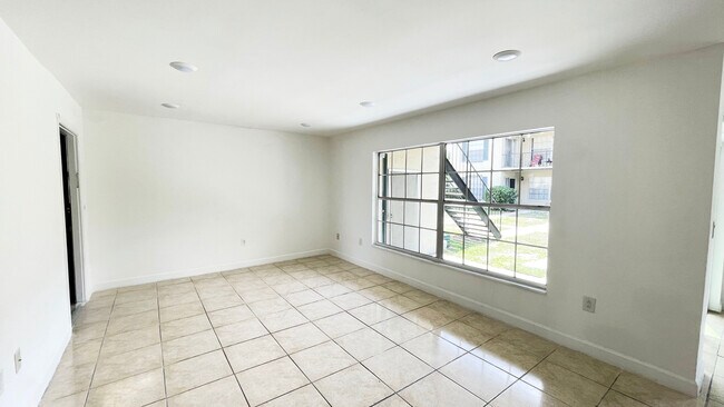 Building Photo - 5232 Curry Ford Rd
