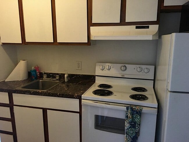 Building Photo - 909 University Blvd