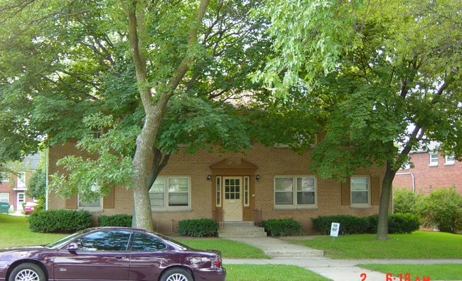 3235 S 48th Street - 3235 S 48th St