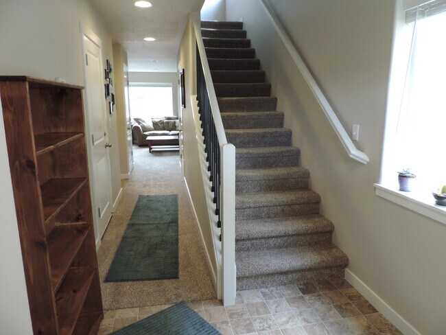 Foto del edificio - Application Pending - 3 Bedroom Townhome I...