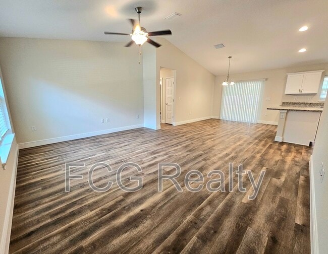 Building Photo - 661 E Vercelli Ln