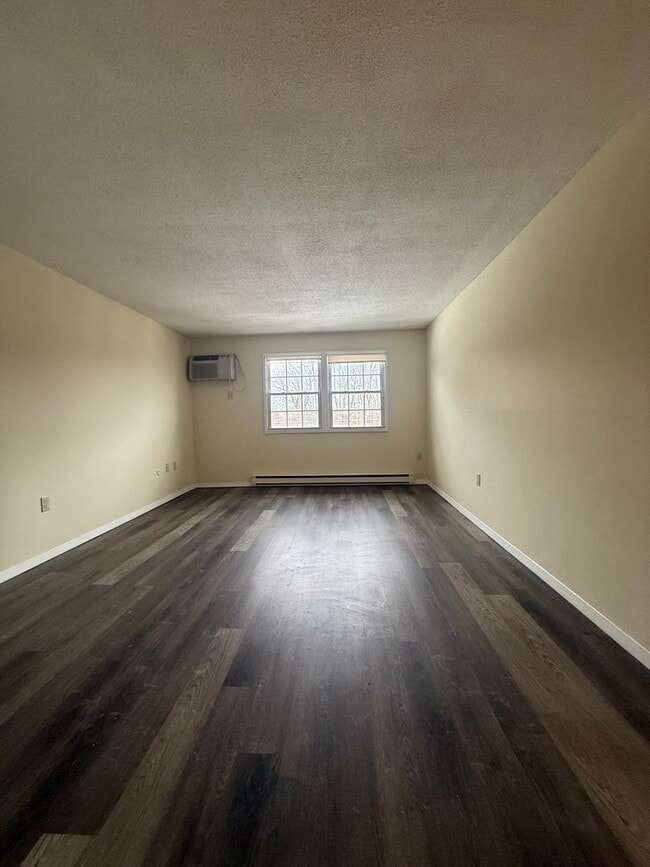 Building Photo - Renovated Gardner 2 Bed